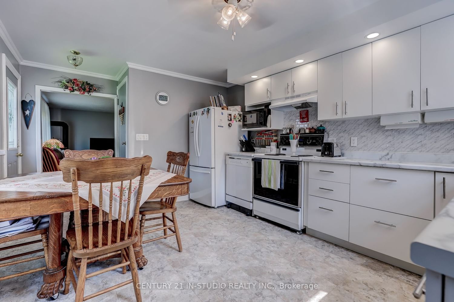 Listing Image 9