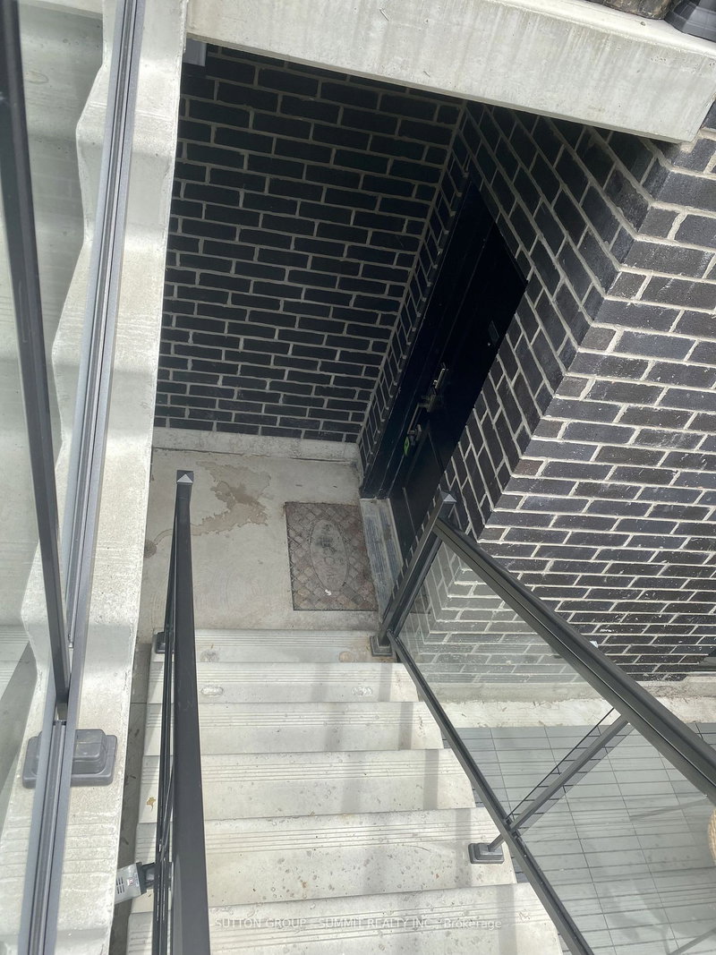 113 - 6065 Mcleod Rd, Niagara Falls, L2G 3E6 | Image 2