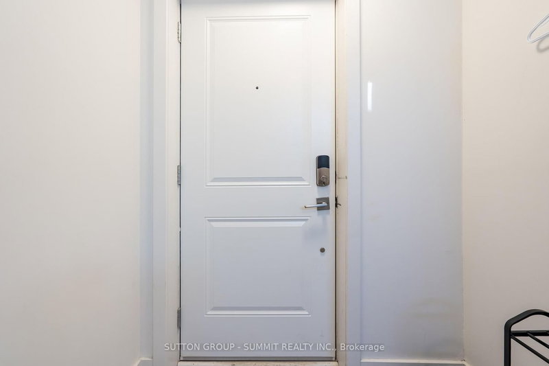 113 - 6065 Mcleod Rd, Niagara Falls, L2G 3E6 | Image 3