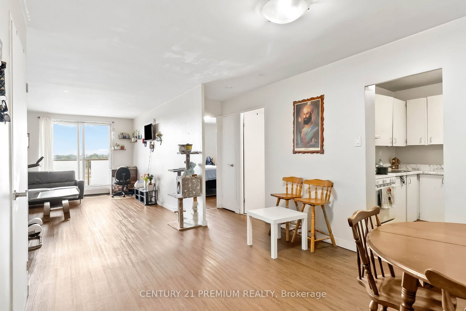 Listing Image 7