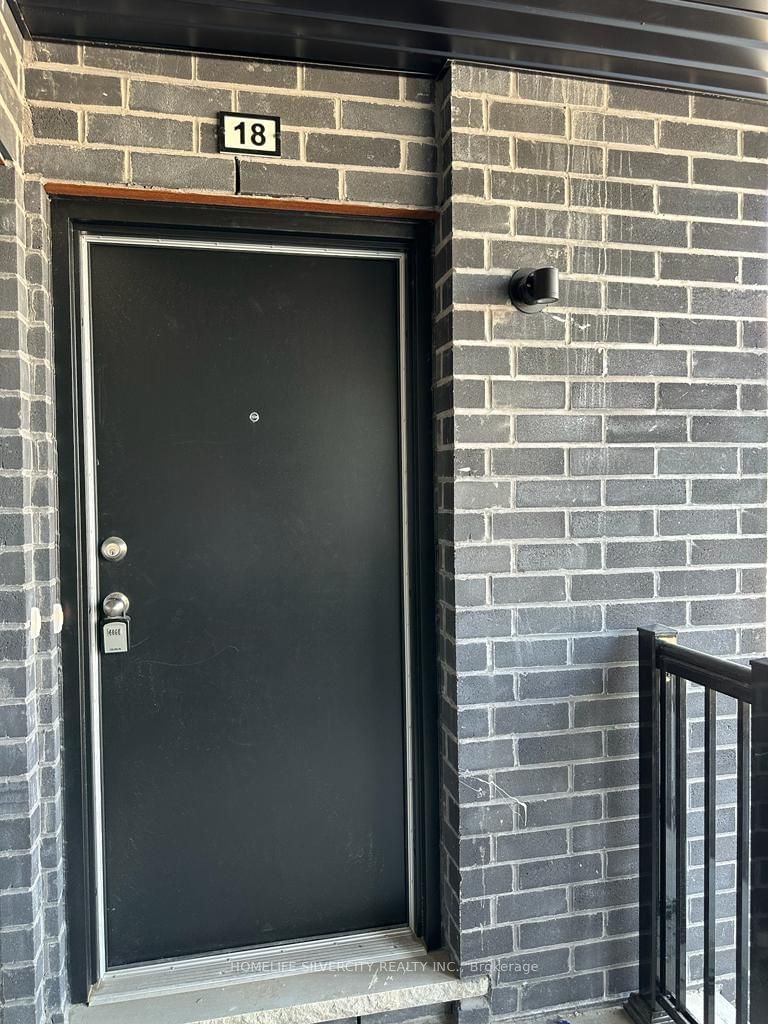 #18 - 235 Chapel Hill Dr, Kitchener, N2R 0S4 | Image 2