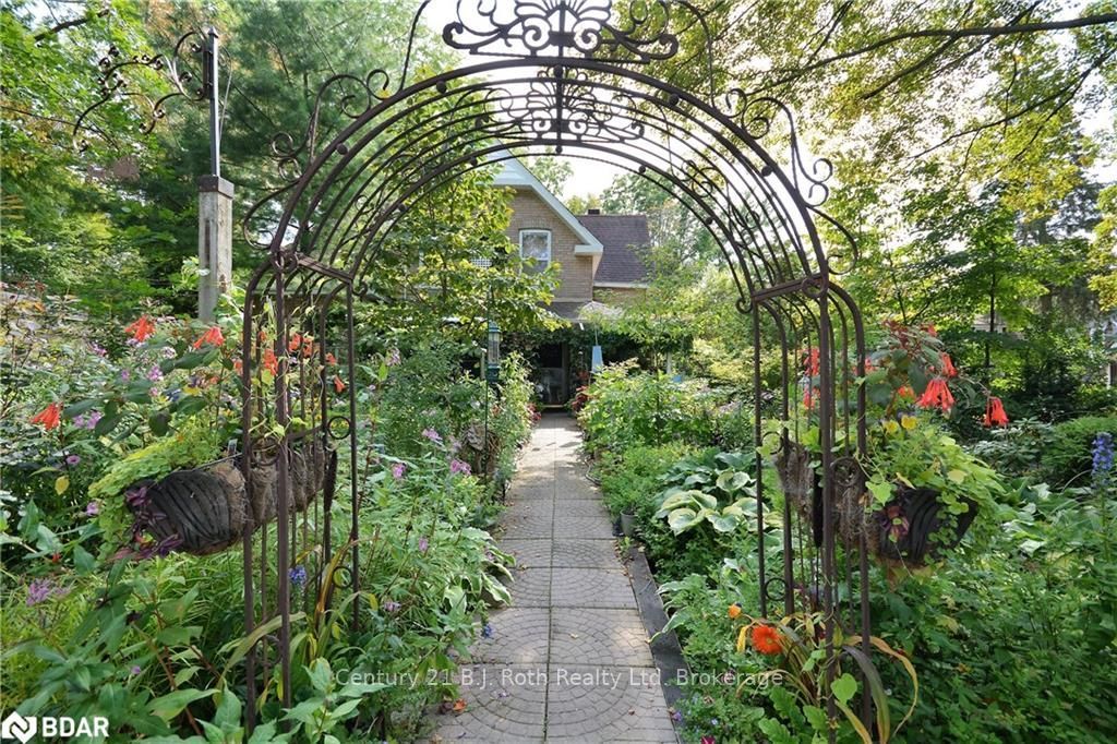 Listing Image 4
