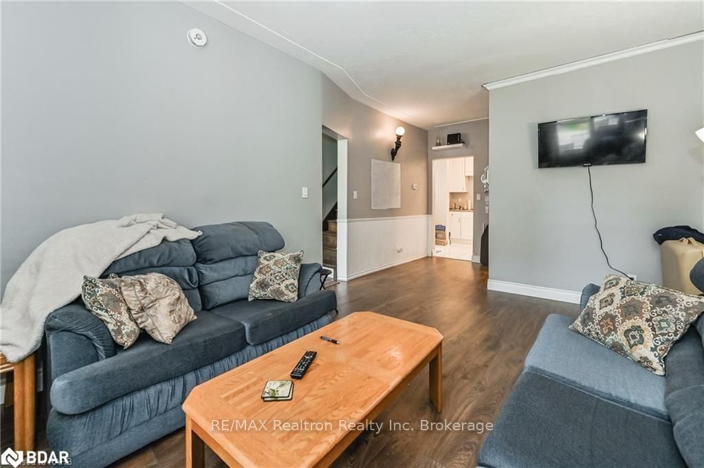 Listing Image 10