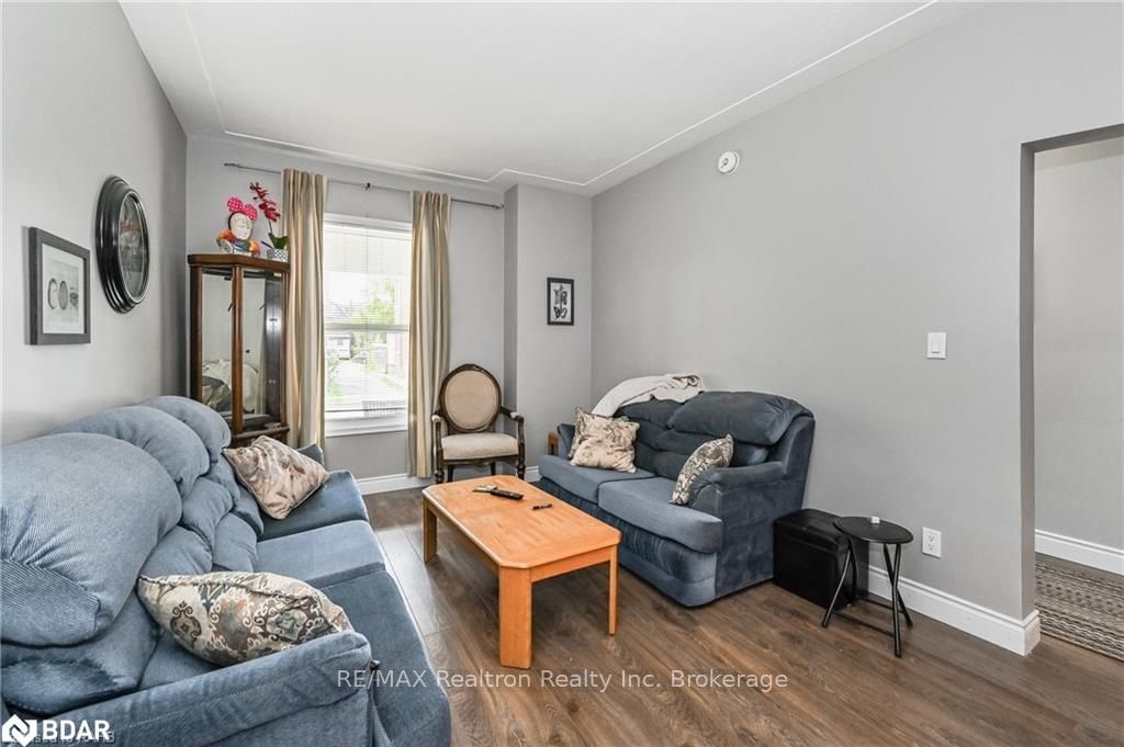 Listing Image 9