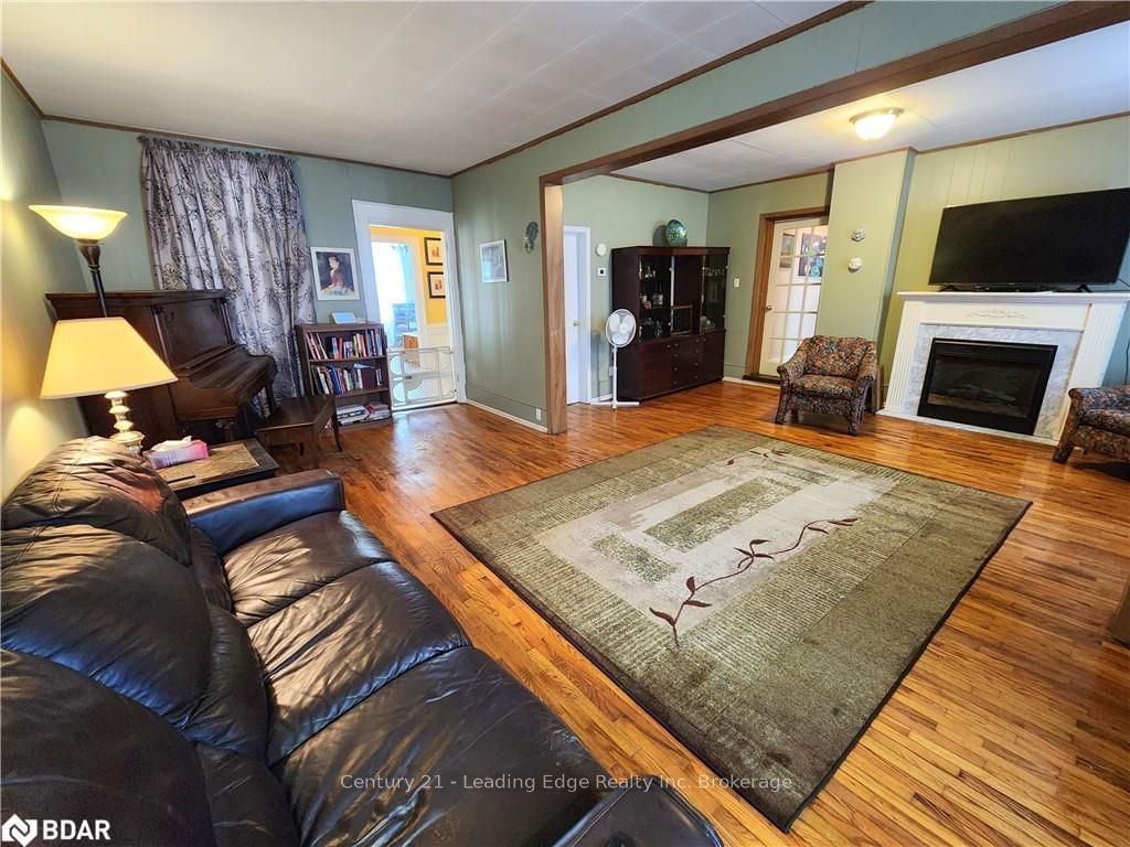 Listing Image 8