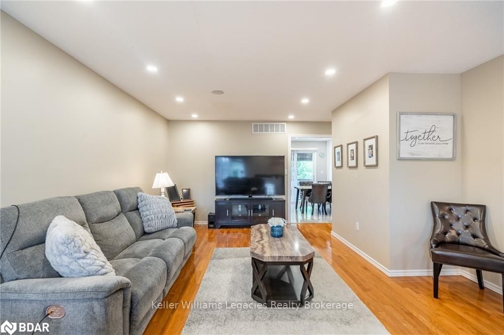 Listing Image 17