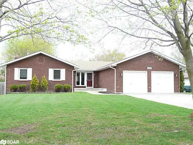 2209 Willard Ave, Innisfil, L9C 2C1 | Image 2