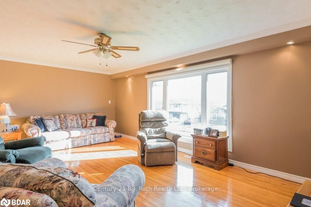Listing Image 6