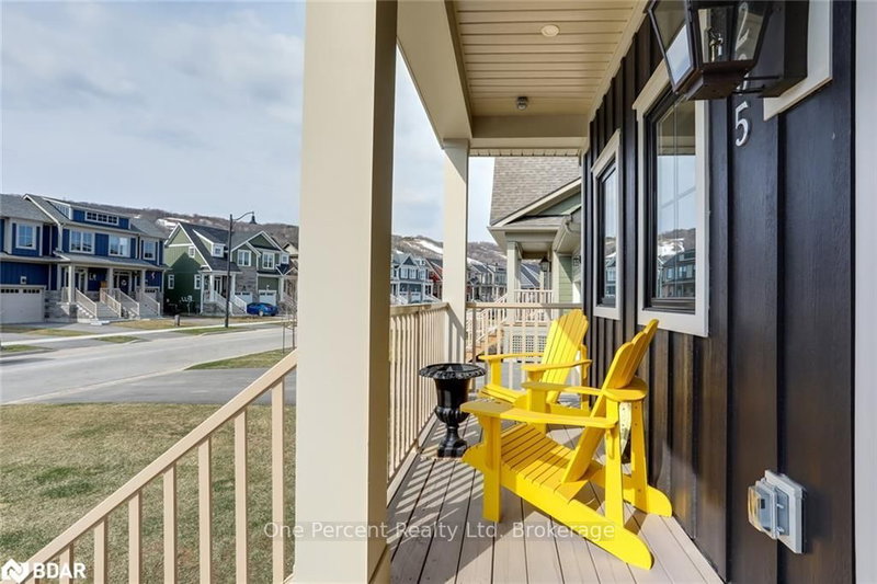 205 Yellow Birch Cres, Blue Mountains, L9Y 0Z3 | Image 3