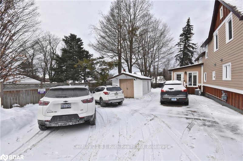 615 Bay St, Gravenhurst, P1P 1G8 | Image 2