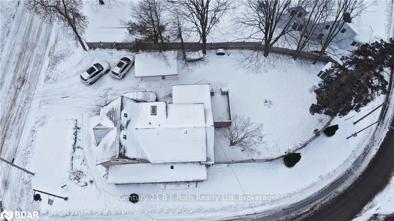 615 Bay St, Gravenhurst, P1P 1G8 | Image 3