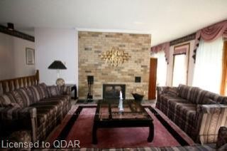 24 Kaiser Crt, Belleville, K8P 5G3 | Image 3