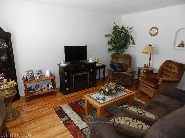 Listing Image 4