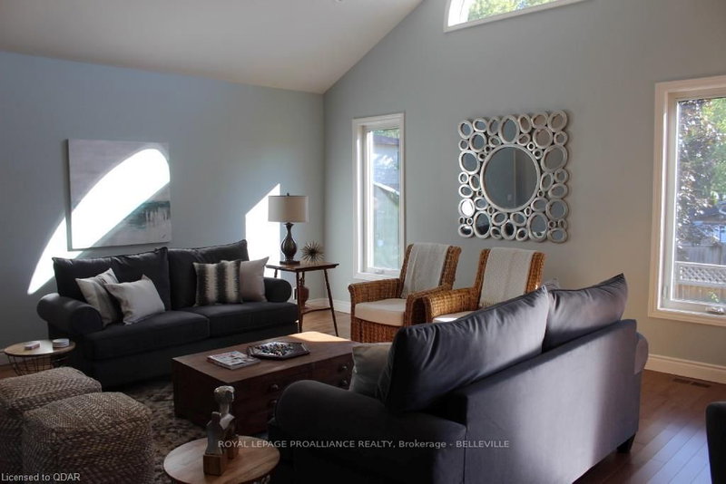 2 Stonecrest Blvd, Quinte West, K8R 1G3 | Image 3