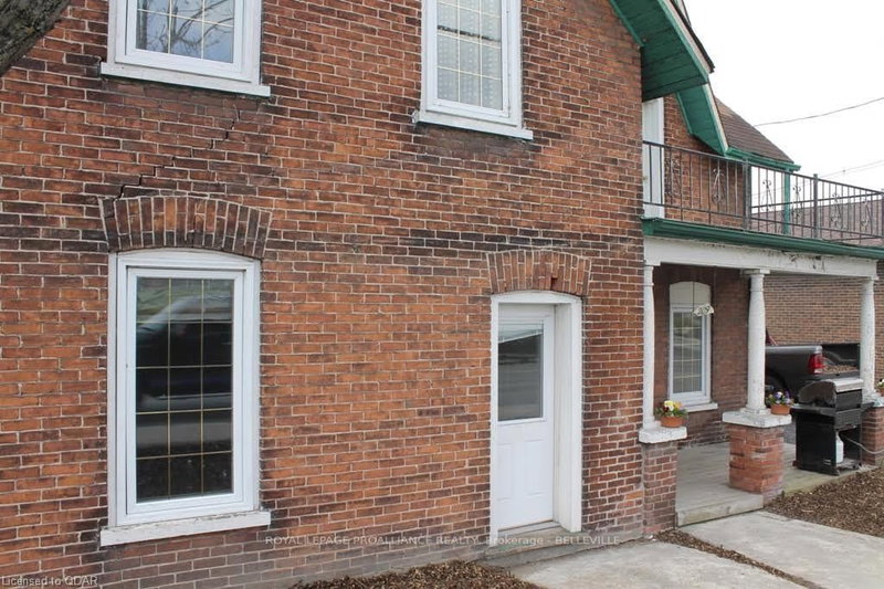 209 Dundas St E, Quinte West, K8V 1L8 | Image 2