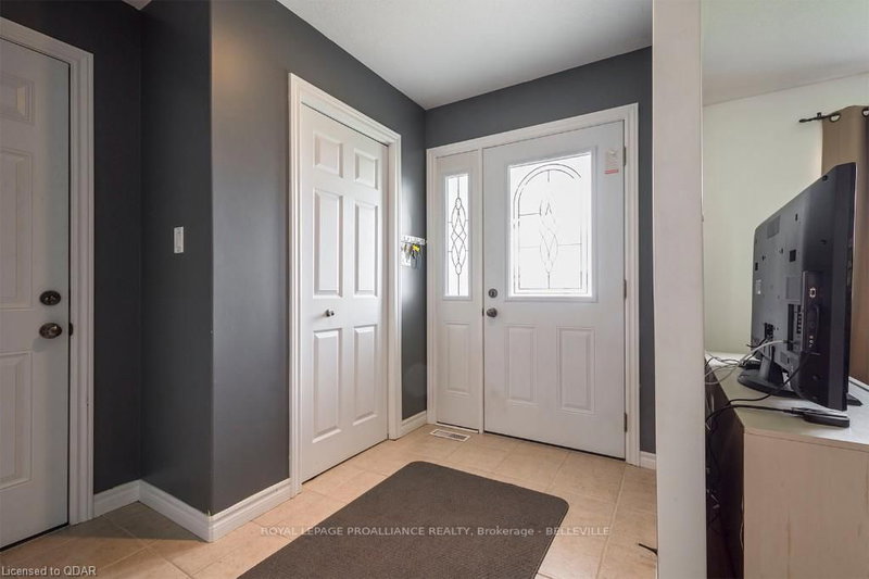 167 Nicholas St, Quinte West, K8V 6E8 | Image 3