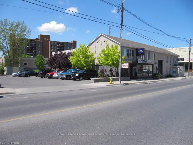 B - 354 Pinnacle St, Belleville, K8N 2Z9 | Image 2