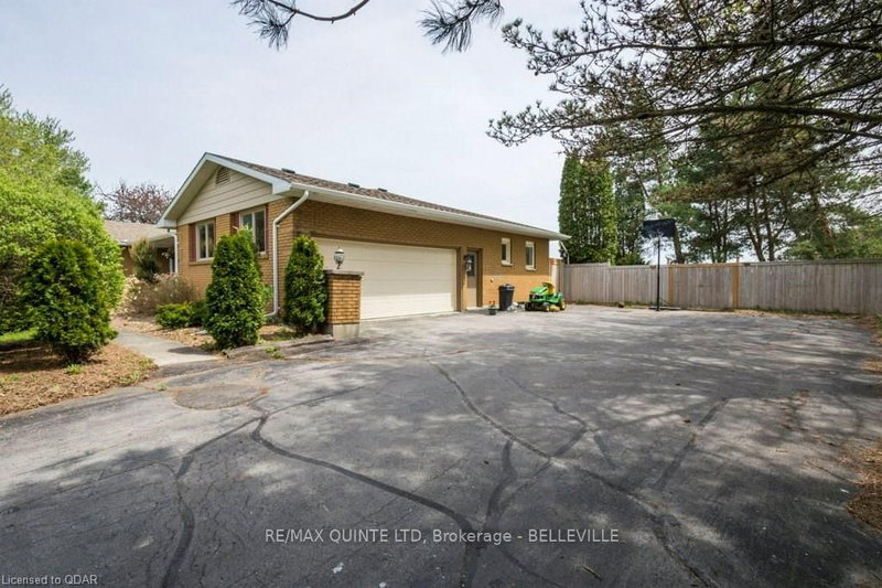729 County Road 3, Prince Edward County, K8N 4Z1 | Image 2