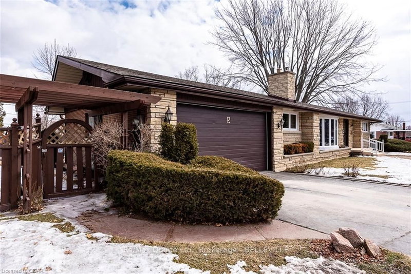 5 Stanley Park Dr, Belleville, K8N 4N1 | Image 3