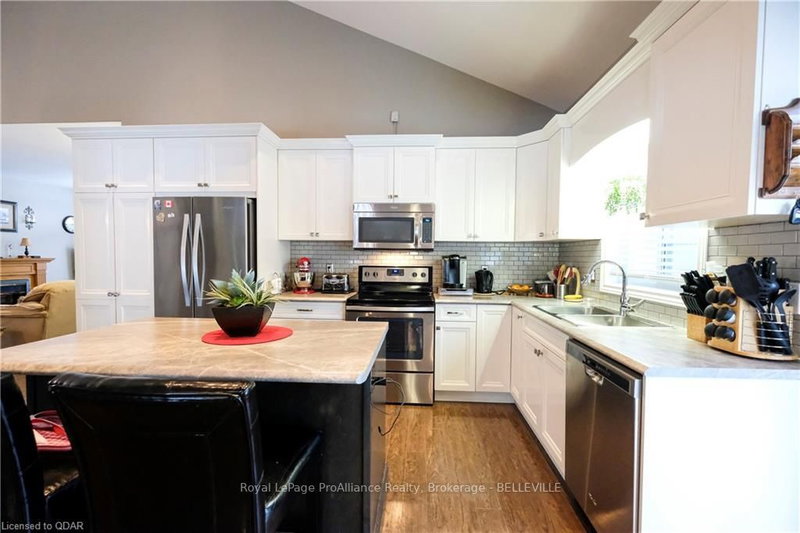 18 Deacon Pl, Belleville, K8P 0E9 | Image 3