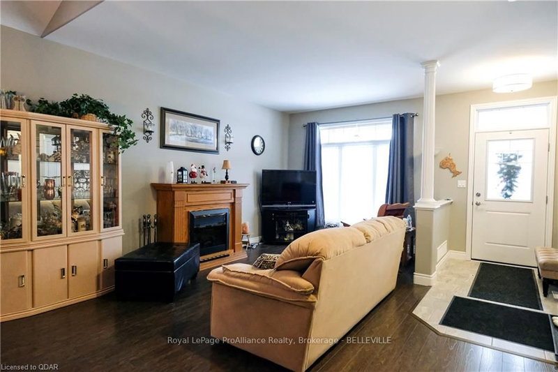 18 Deacon Pl, Belleville, K8P 0E9 | Image 2