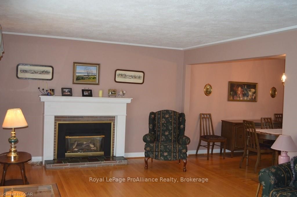 Listing Image 3