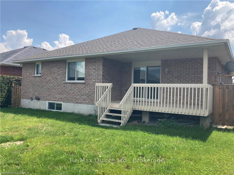32 Hickory Grve, Belleville, K8N 5Y1 | Image 2