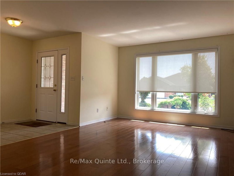 32 Hickory Grve, Belleville, K8N 5Y1 | Image 3