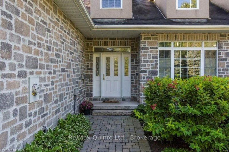 24 Gracefield Lane, Belleville, K8P 5N6 | Image 2