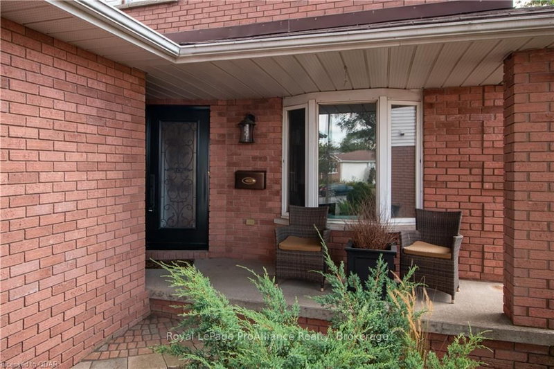 29 Sherwood Cres, Belleville, K8P 5G2 | Image 3