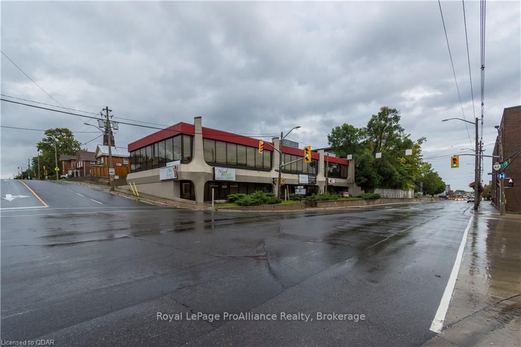 Sale Of Business sold at 257 Pinnacle Street, Belleville, K8N 3B1 - MLS: X6558675