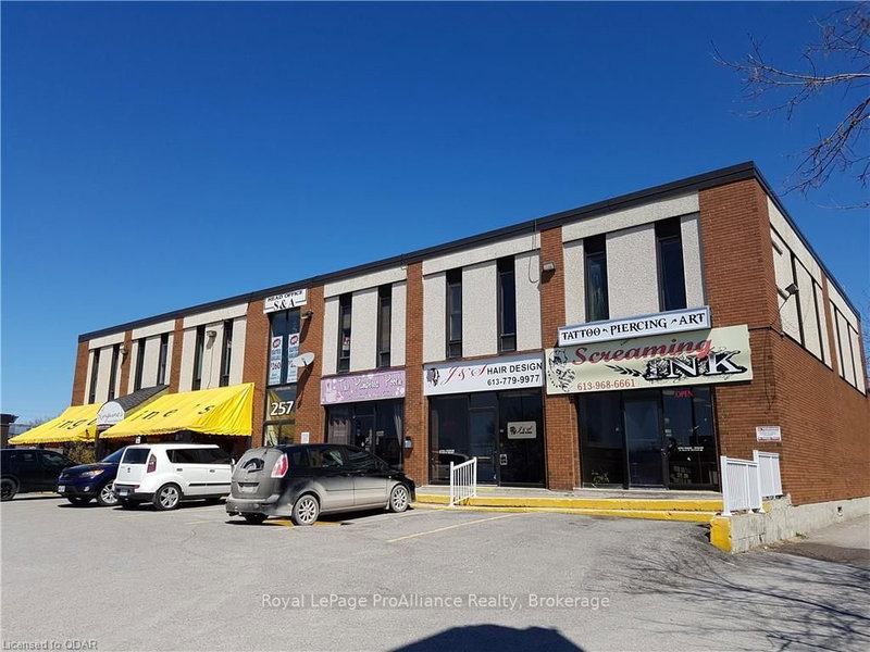 Upper 5 - 257 North Front St, Belleville, K8P 3C3 | Image 3