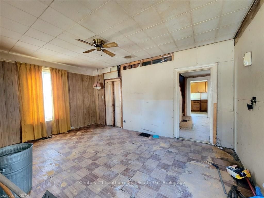 Listing Image 6