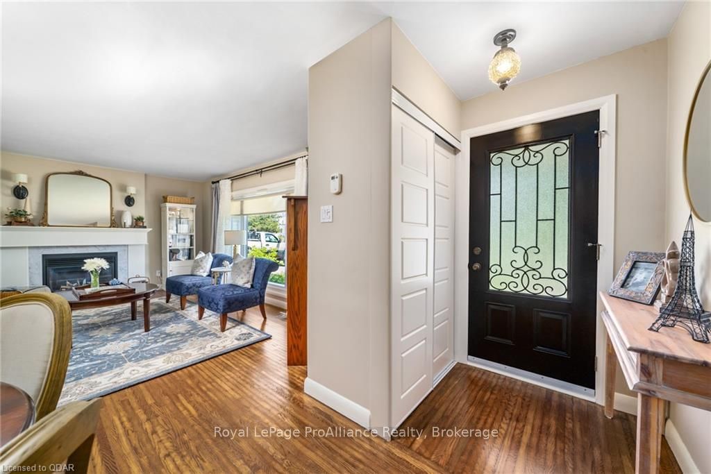 Listing Image 4
