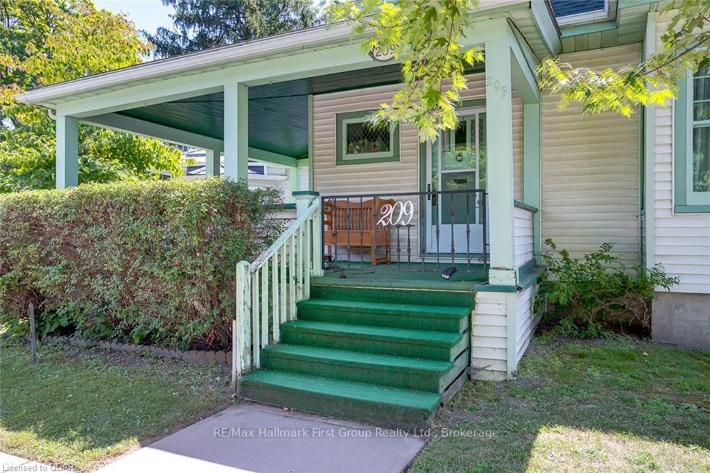 Listing photo 2