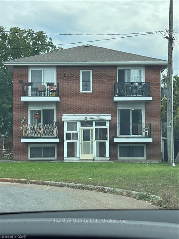 27 King George Sq, Belleville, K8P 2A6 | Image 2