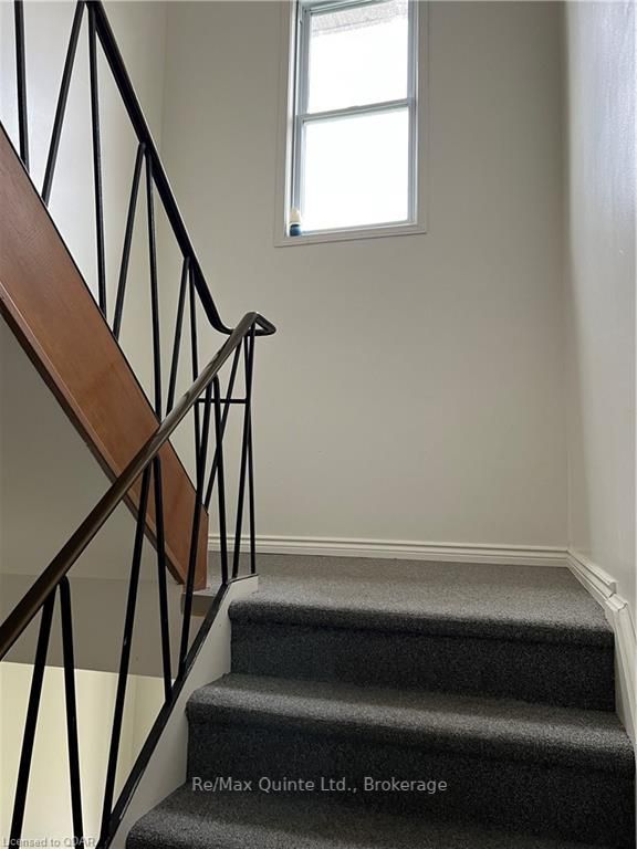 27 King George Sq, Belleville, K8P 2A6 | Image 3