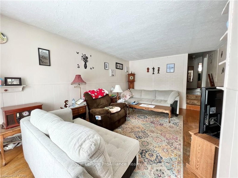 10 Plaza Sq, Belleville, K8N 4J3 | Image 2