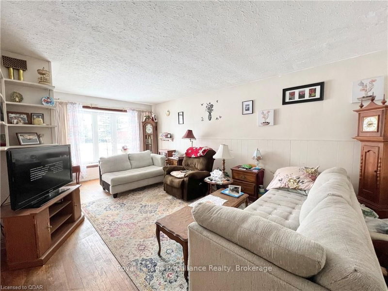 10 Plaza Sq, Belleville, K8N 4J3 | Image 3