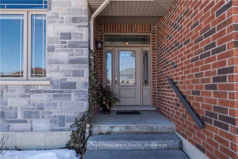 58 Crews Cres, Quinte West, K8V 0G3 | Image 3