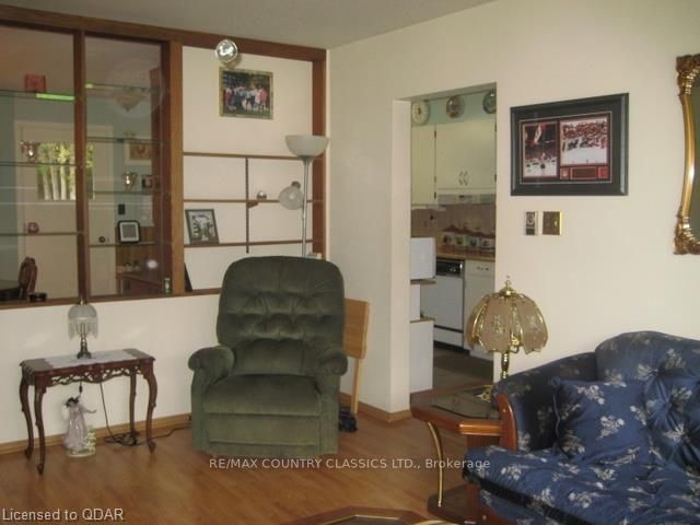 Listing Image 8