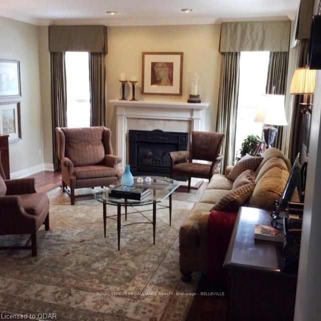 20 Georgian Crt, Belleville, K8N 5R3 | Image 2