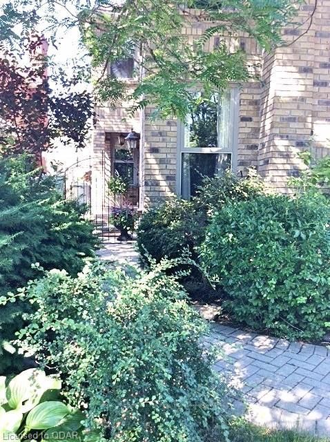 20 Georgian Crt, Belleville, K8N 5R3 | Image 2