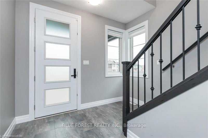 100 Heron St, Southwold, N5P 3T2 | Image 3