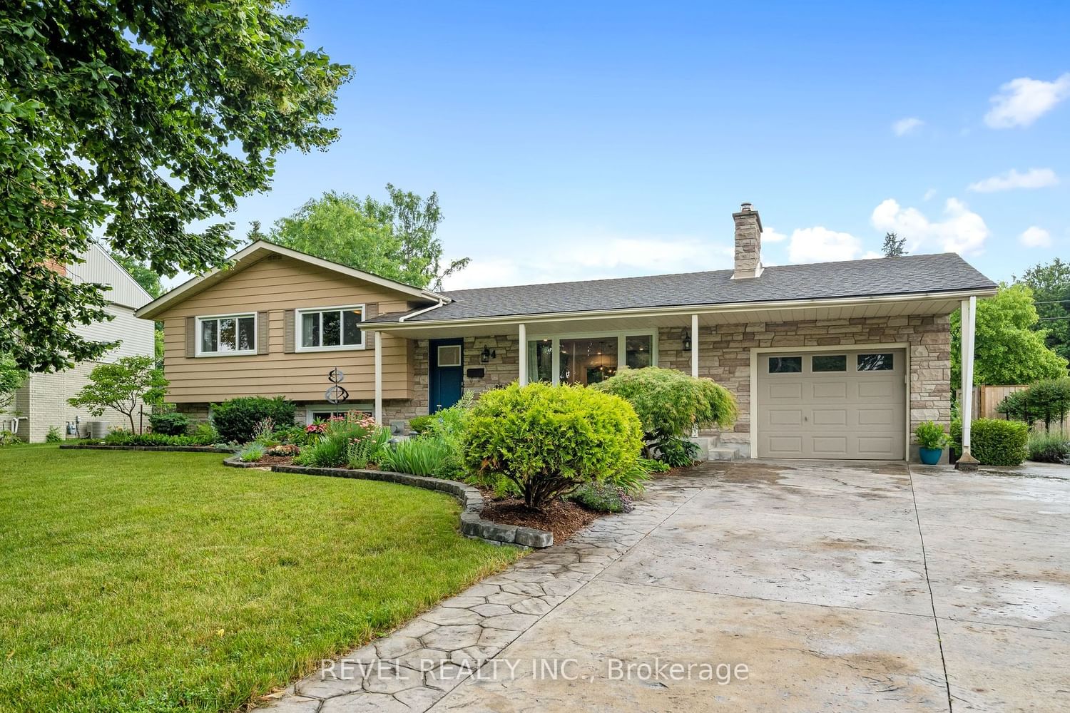 Listing photo 2