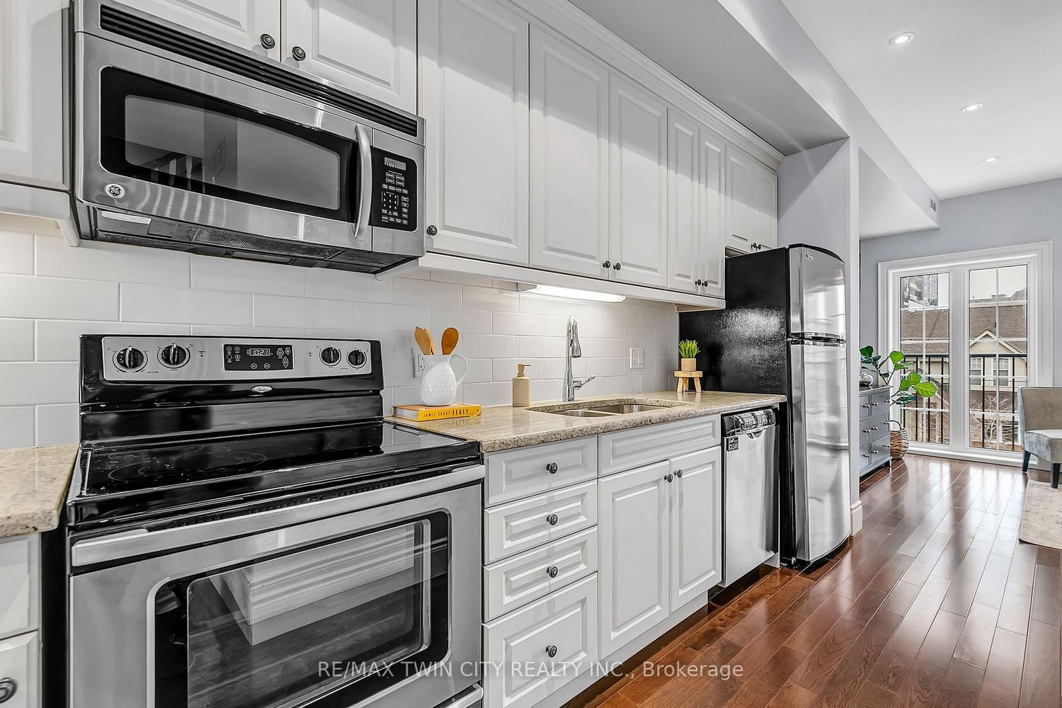 Listing Image 10