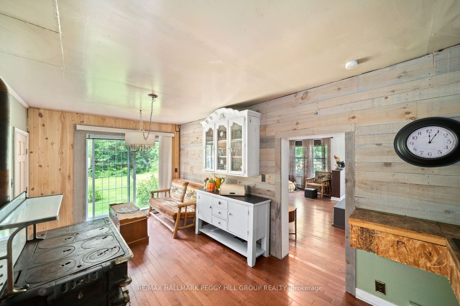 Listing Image 7