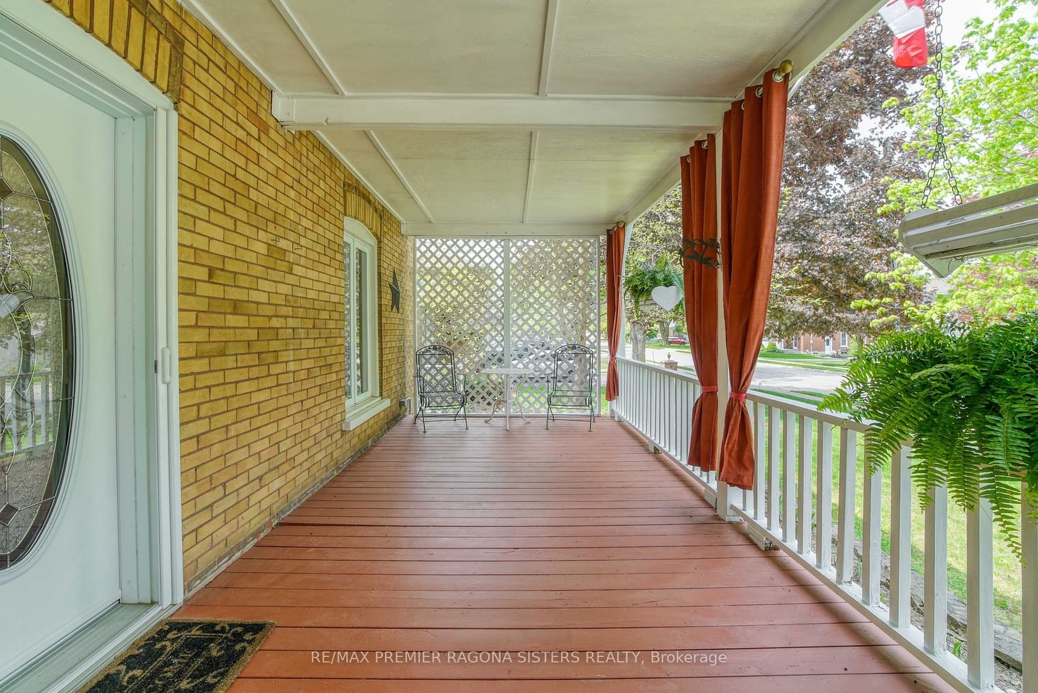 Listing Image 4