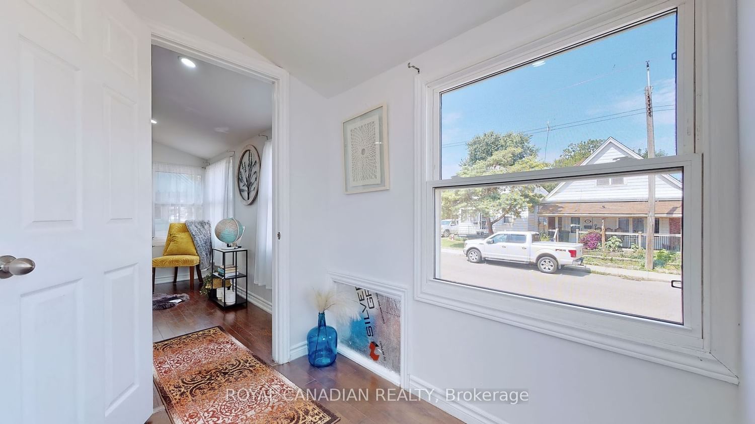 Listing Image 7