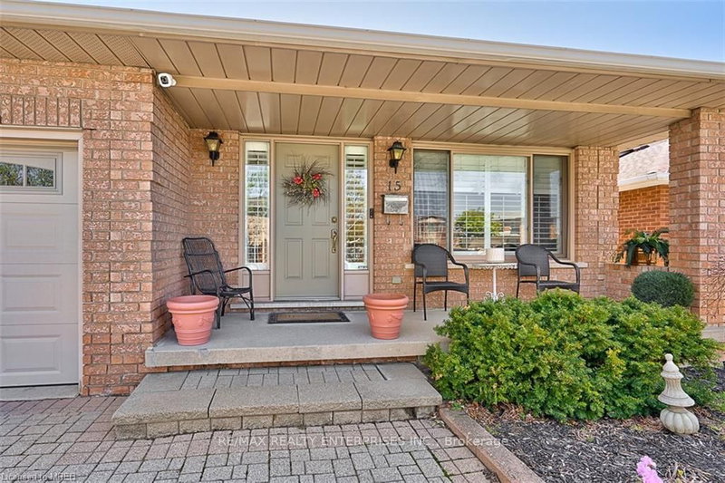 15 Gabriele Crt, Hamilton, L8G 5C4 | Image 2